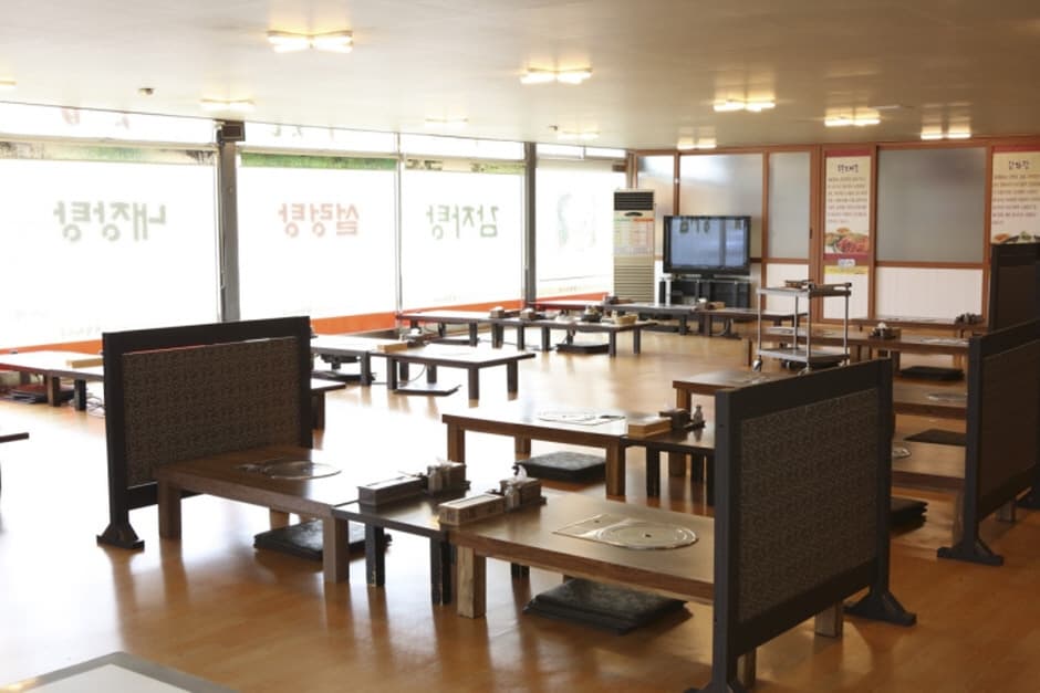 충북_청주시_우뜸해장국 오창본점_내부