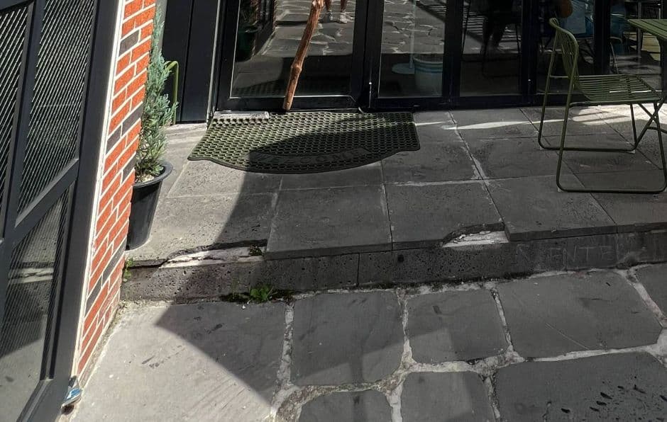 너드_출입구 단차