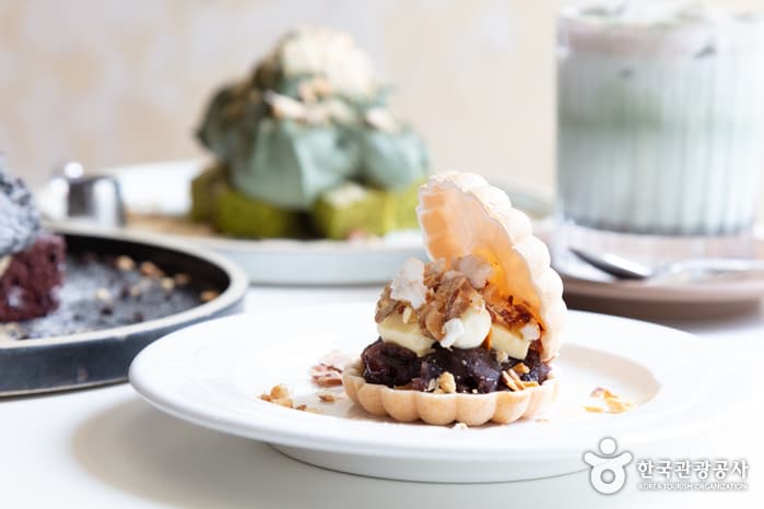 요즘 애들 다 흑임자 케이크 먹고 쑥 라떼 마신다, 할매 입맛 디저트 카페 3_12