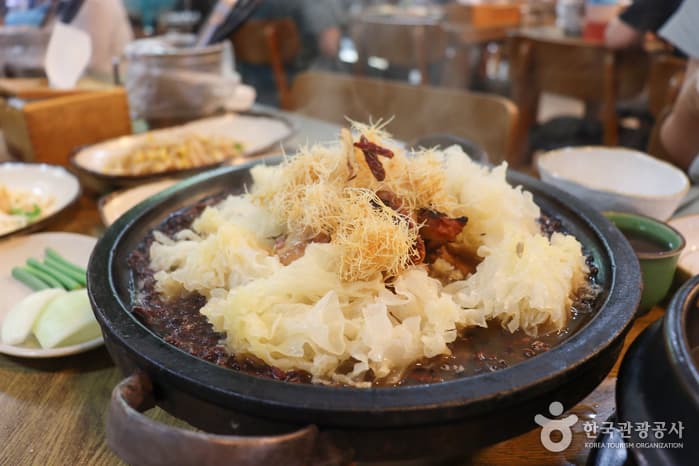 구운 삼계탕부터 오리 다리 파스타까지! 늦더위 물리칠 이색 보양식 5 07
