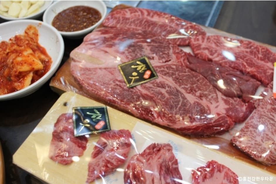 이운성_강원도_홍천군_홍천강한우타운_음식
