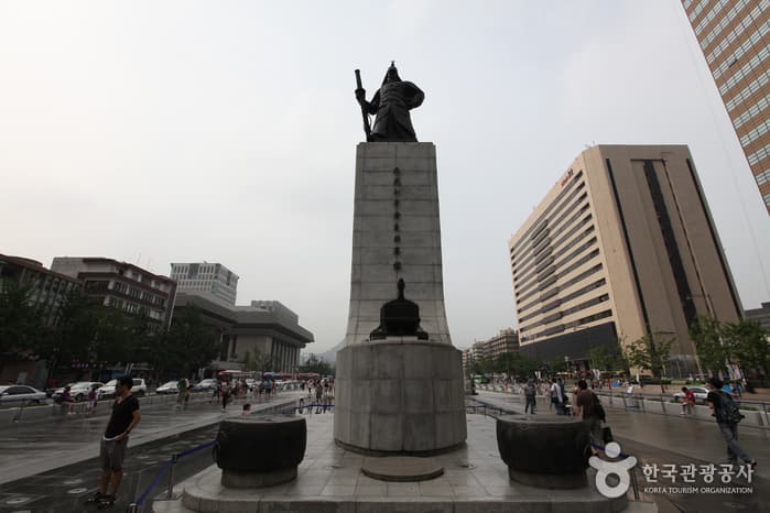 이순신장군동상