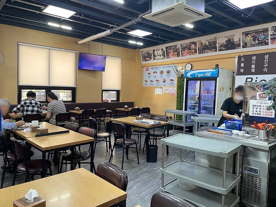 서울_마포구_감나무집기사식당_내부2