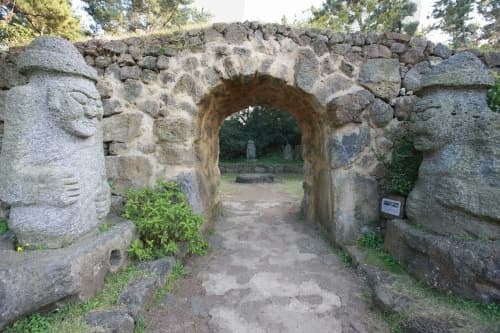 Dolhareubang Museum (돌하르방미술관)
