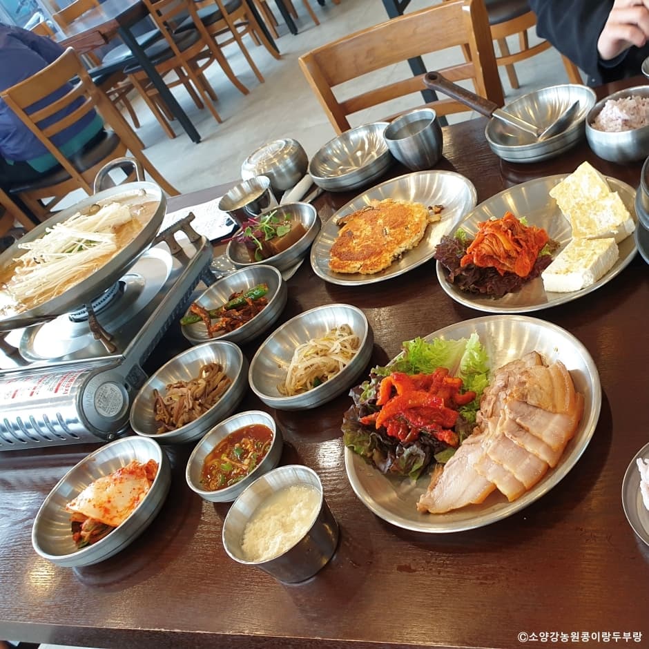 이운성_강원도_춘천시_소양강농원콩이랑두부랑_음식1