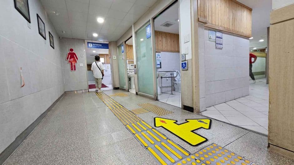 커피니_목포역점_장애인화장실출입구1