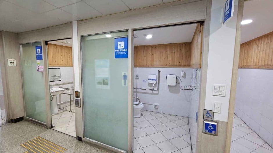커피니_목포역점_장애인화장실출입구2