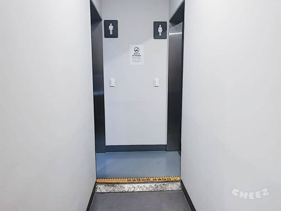 라이브러리 자료실_내부 화장실