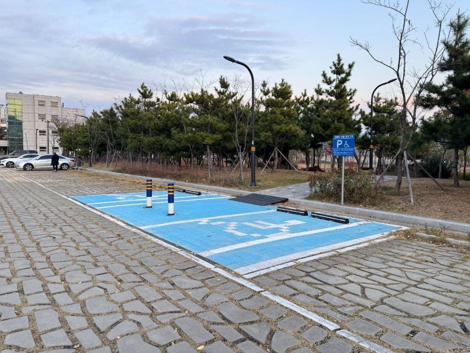 임항선 그린웨이_장애인 주차장3
