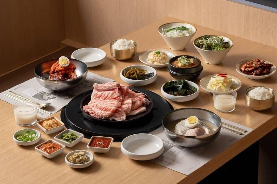 Dojeong Yukgwan (도정육관)
