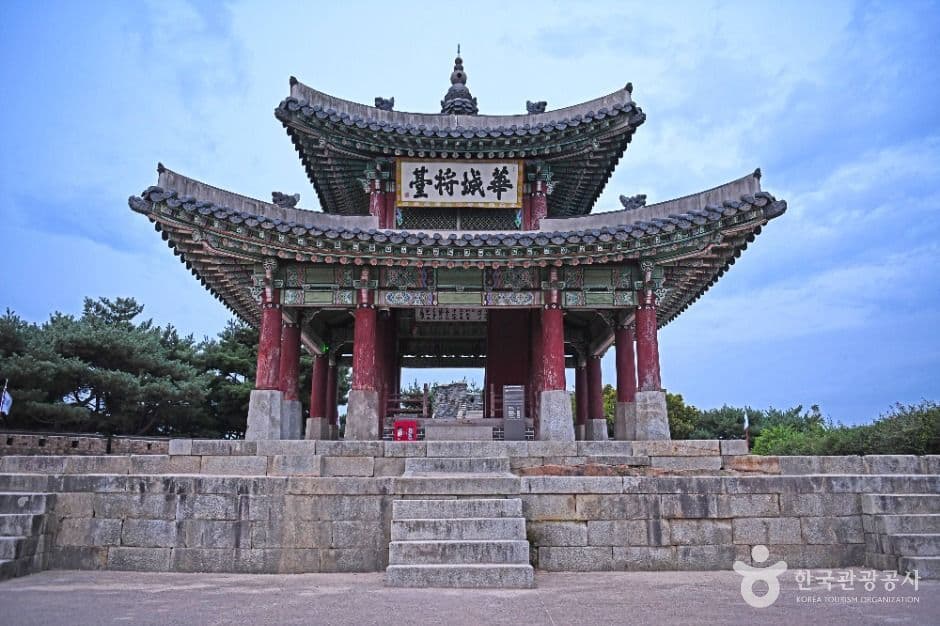 Hyowon’s Bell (효원의 종·서장대)