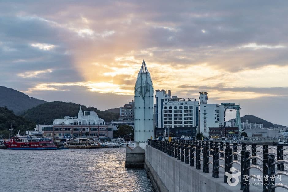 통영_도남항 동방파제 등대 (4)