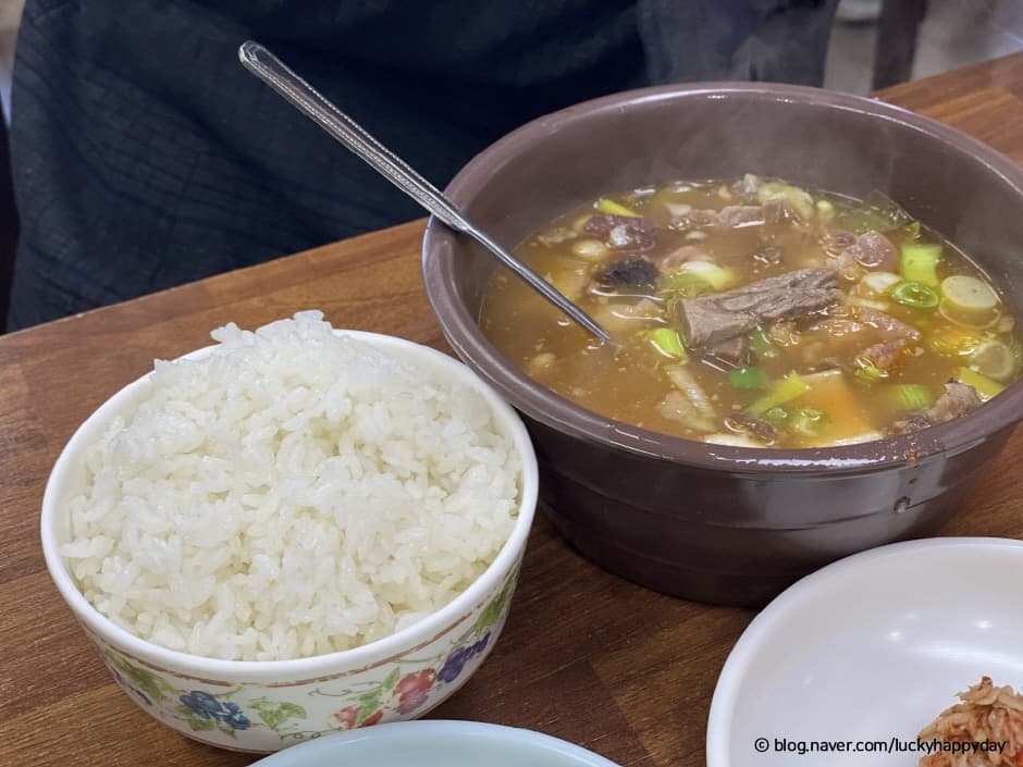 충남_예산군_60년전통예산장터국밥_음식_2