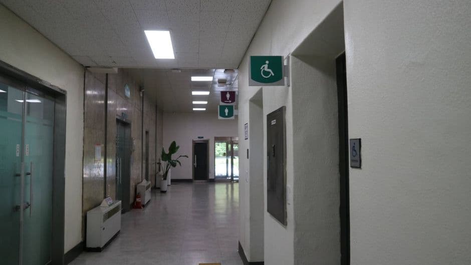남산도서관 구내식당 장애인 화장실