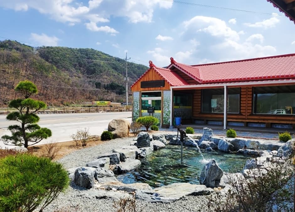 강원도_홍천_금수강산막국수_전경 (1)
