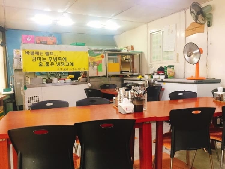충남_홍성군_70년소머리국밥_내부_1