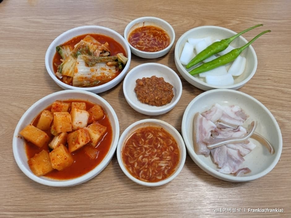 경기도_수원시_명가네순대국_기본상차림