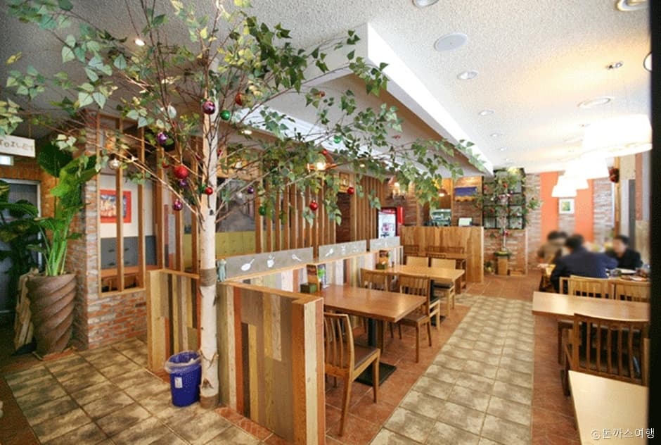 경기도_수원시_돈까스여행_실내