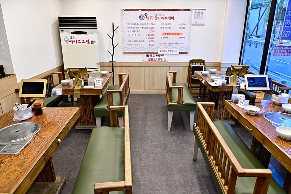 경상남도_창원시_신월낙지한마리수제비_실내_01