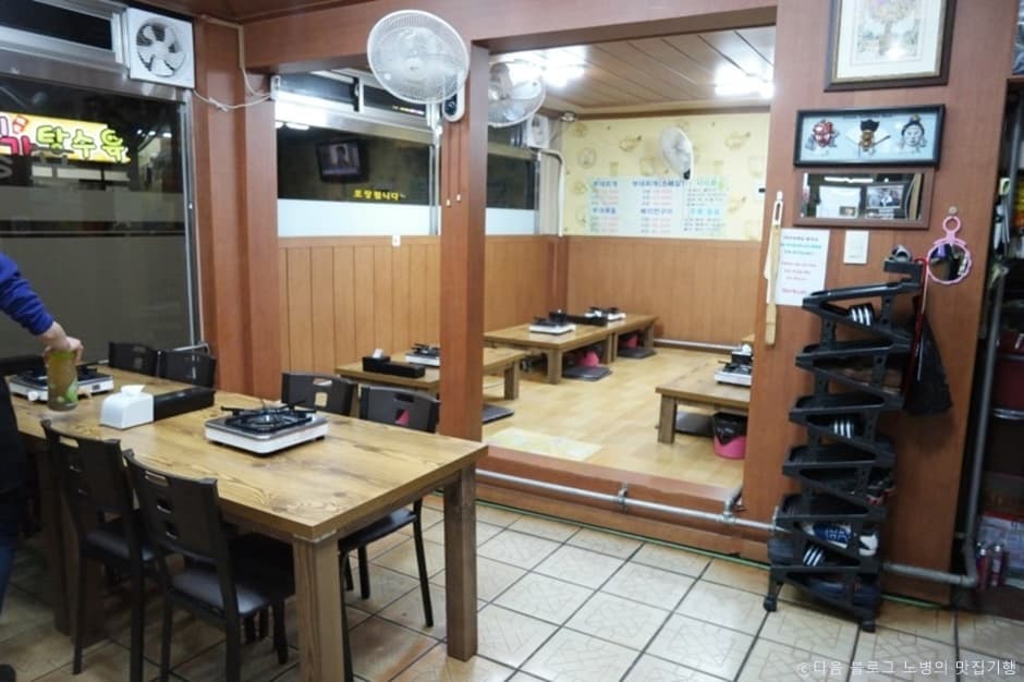 경기도_동두천시_호수식당부대찌개_좌석