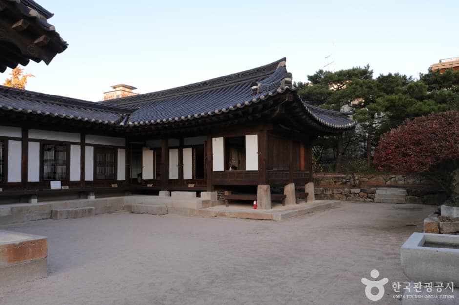 해풍부원군윤택영댁재실