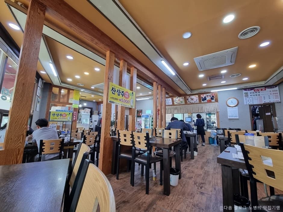 경기도_동두천시_호수식당부대찌개_실내
