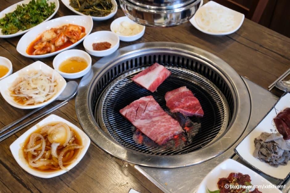 충남_예산군_양지한우타운식당_음식_1