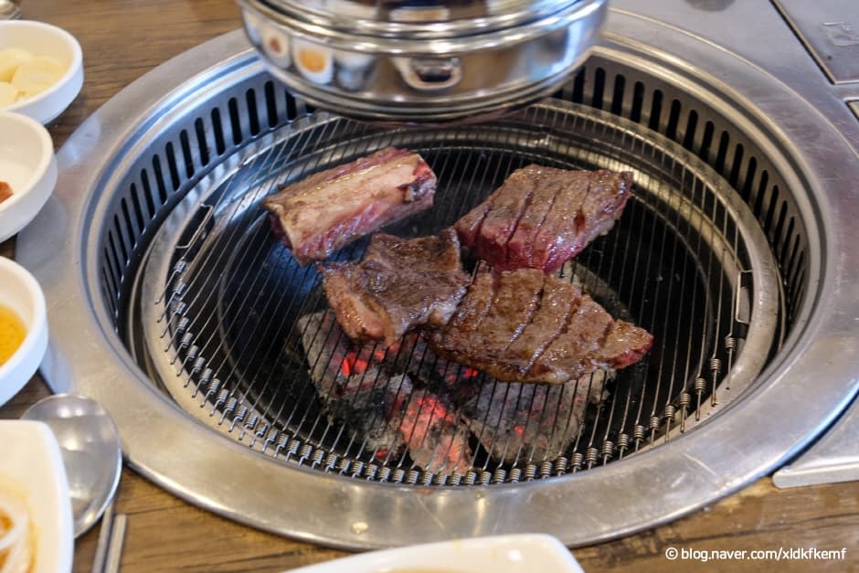 충남_예산군_양지한우타운식당_음식_2
