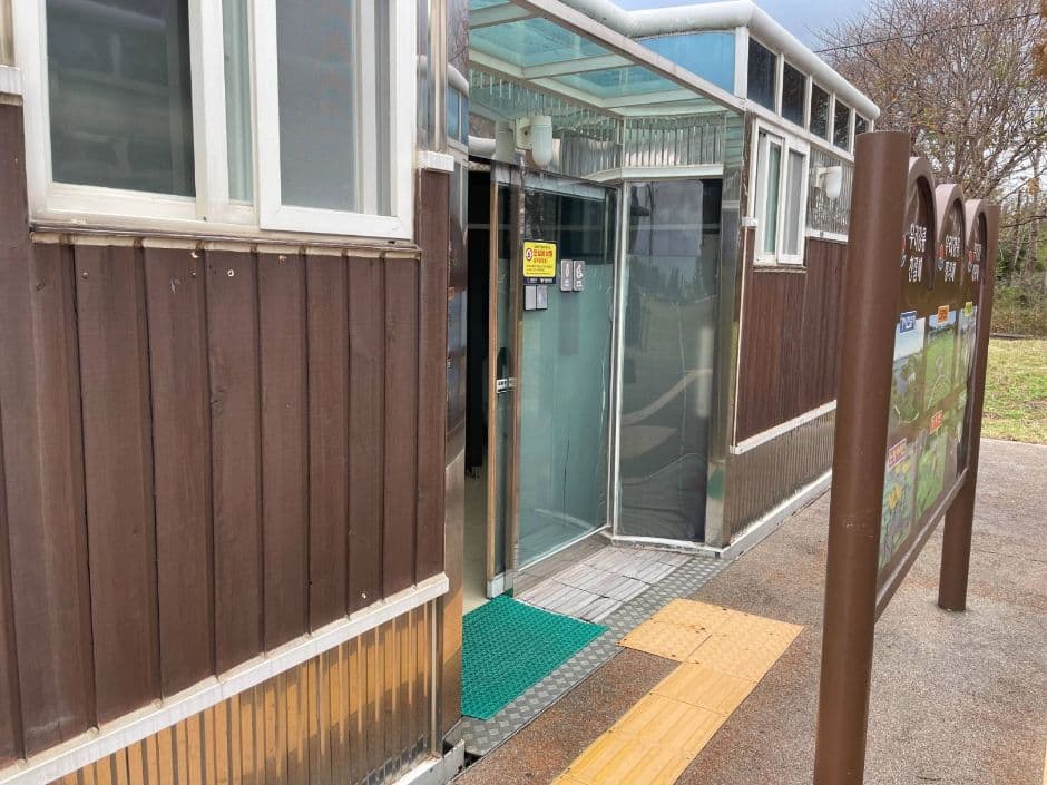 경포호수광장_주차장 기준 북편 화장실 입구