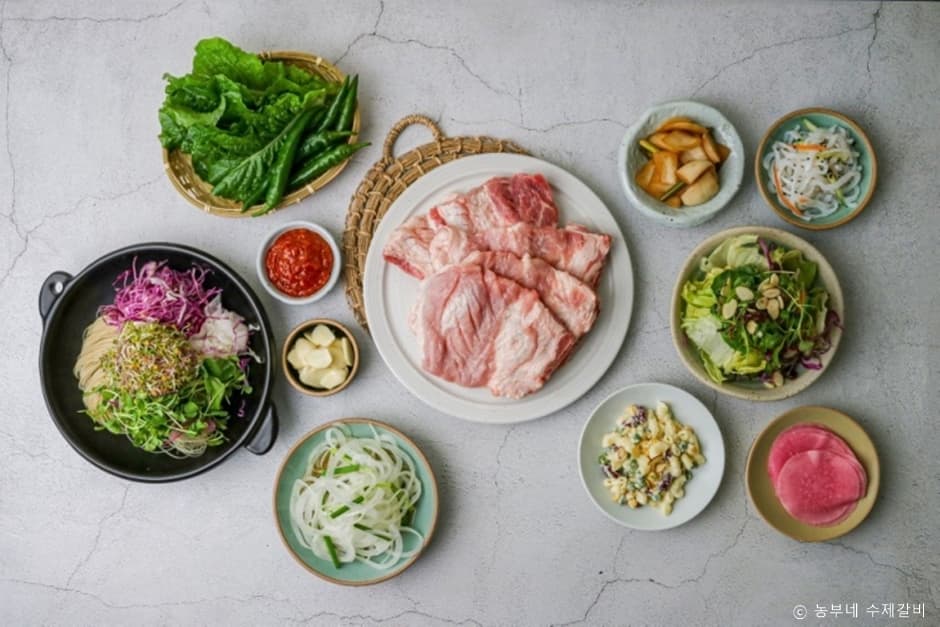 경기도_과천시_농부네수제갈비_상차림