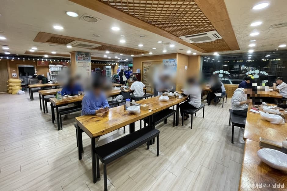 전라북도_전주시_엄가네시골집 24시얼큰한뼈해장국_내부_2