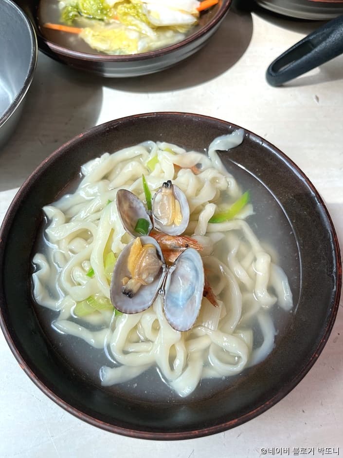 서울시_양천구_살구나무집칼국수_매뉴1