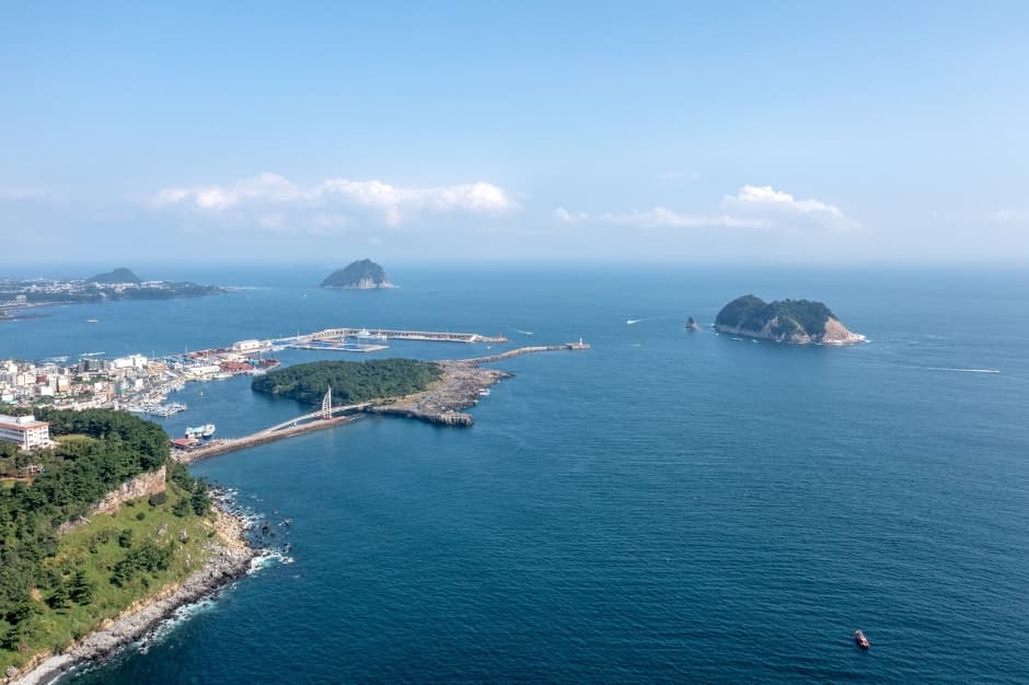 Munseom, Seopseom, Beomseom, and Saeseom Islands (문섬 / 섶섬 / 범섬 / 새섬)