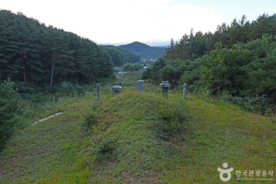 강원_춘천_춘천한백록묘역 (5)