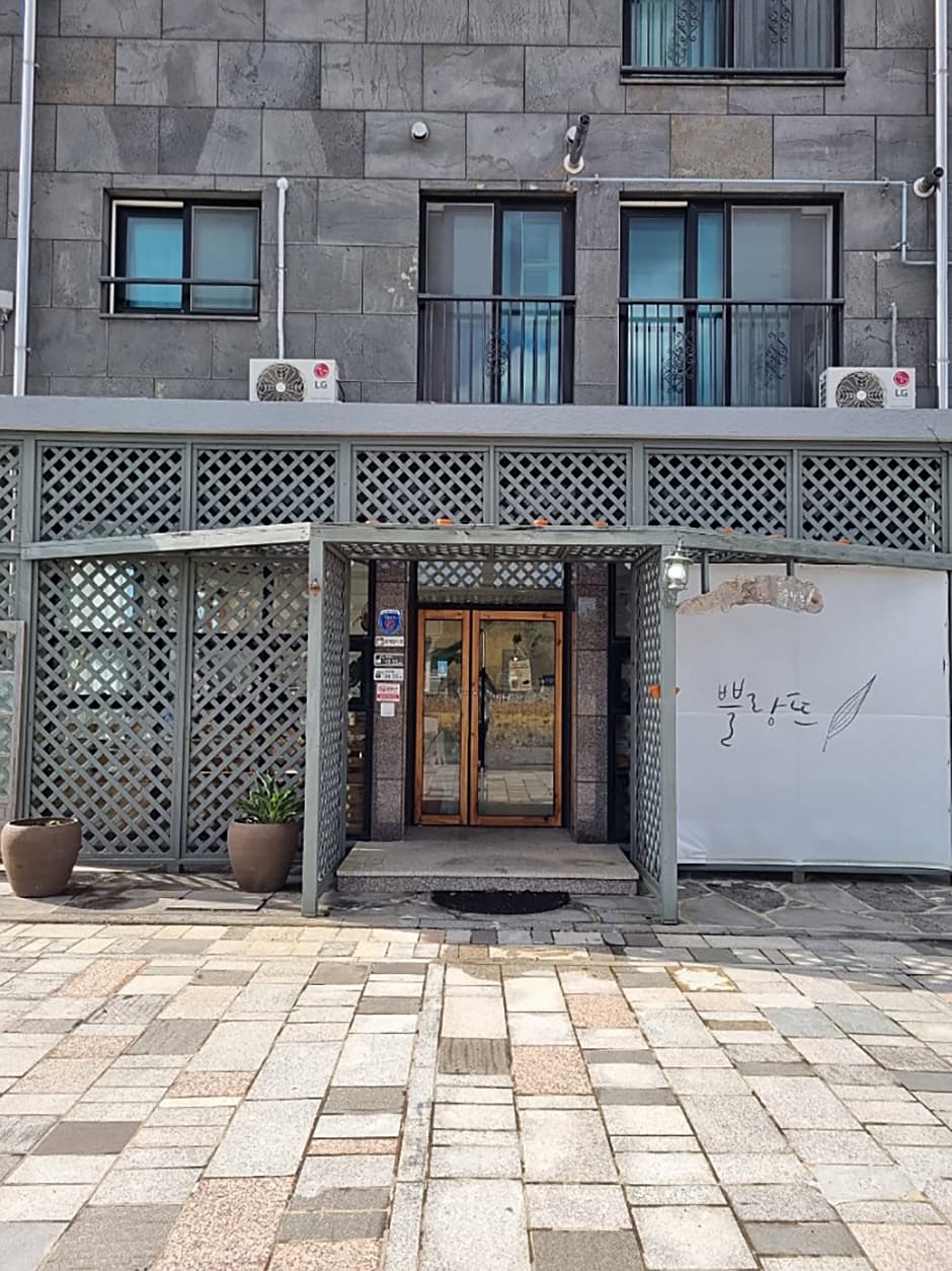 제주_제주시_쁠랑뜨_외관 (1)