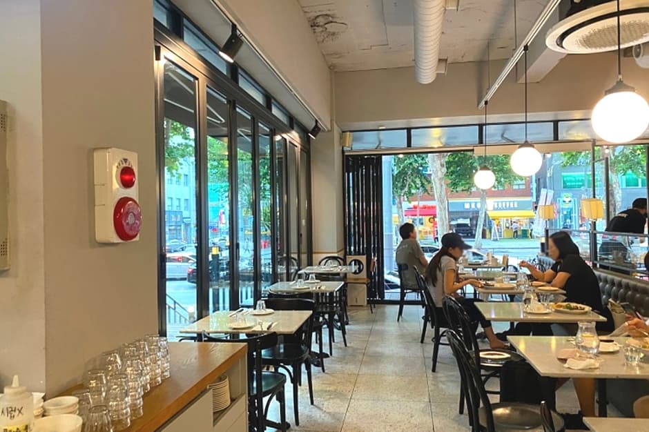 서울시_강남구_르브런쉭 신사점_내부1