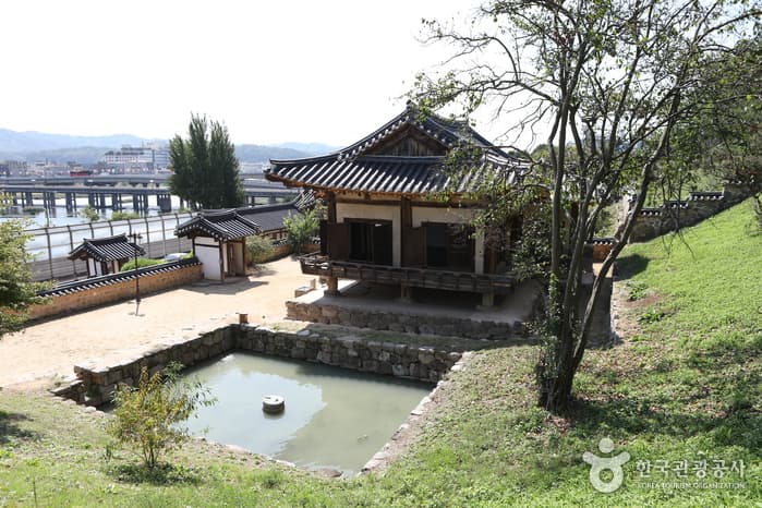 Imcheonggak House (안동 임청각)