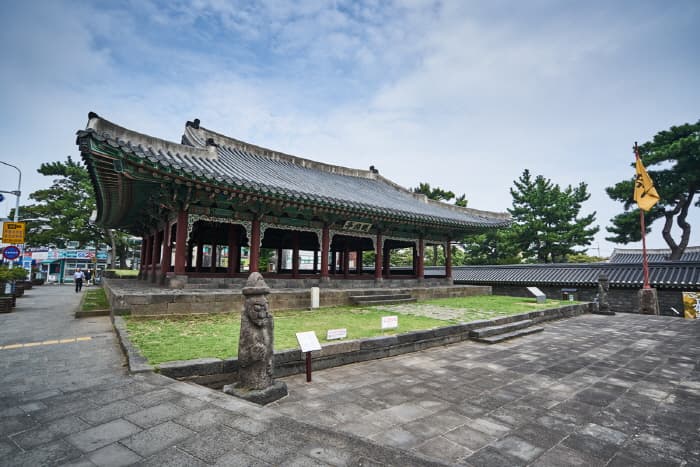 Gwandeokjeong Pavillion (Jeju) [관덕정(제주)]