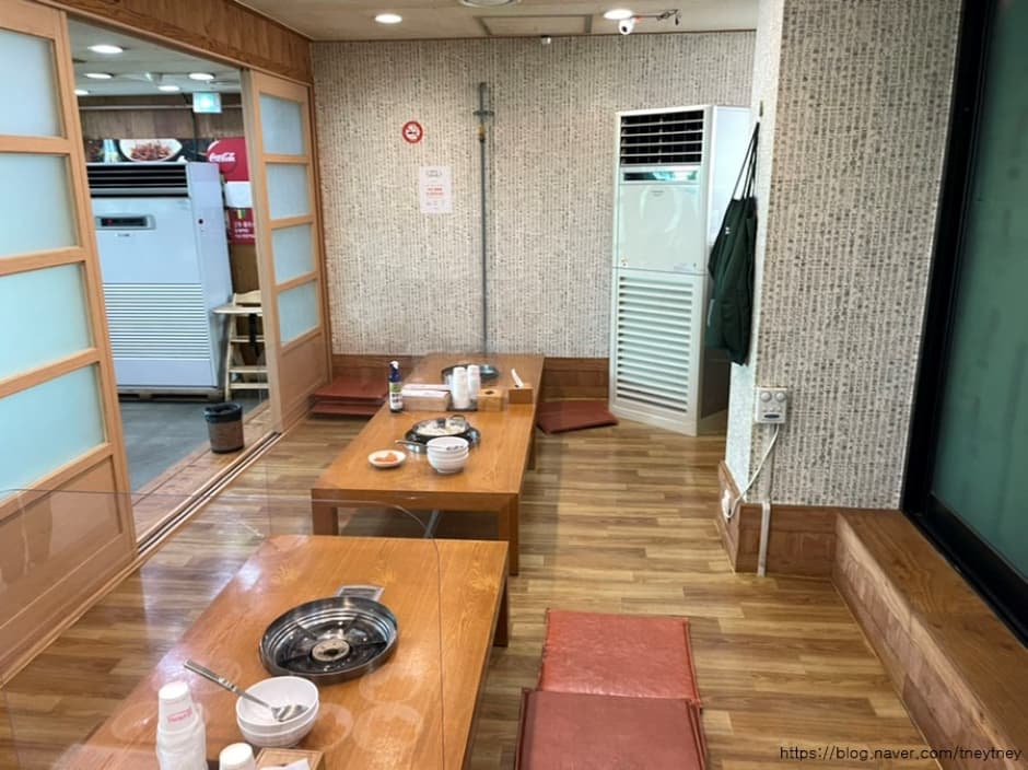 돼지집_내부