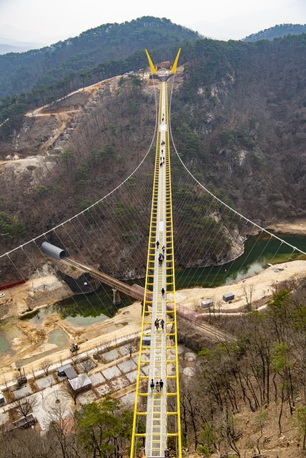 Wonju Sogeumsan Ulleong Bridge (원주 소금산 울렁다리)