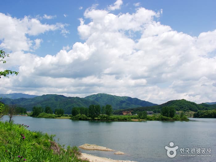 Bungeoseom Island (붕어섬)