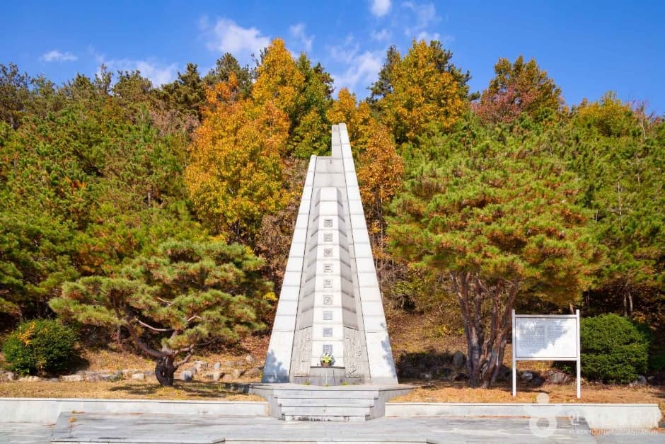 동학농민혁명기념탑 (1)