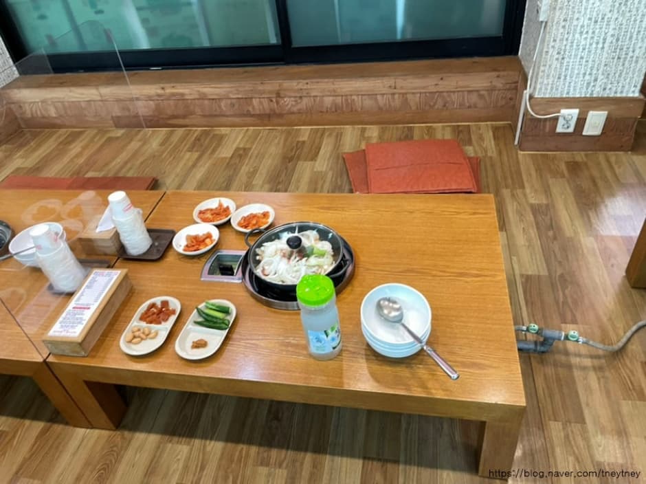 돼지집_상차림