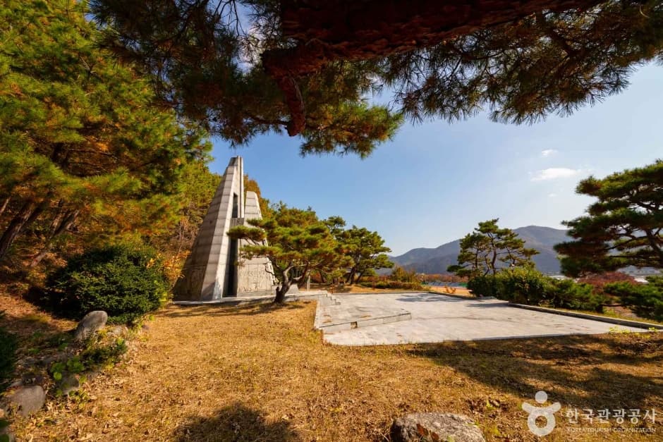 동학농민혁명기념탑 (2)