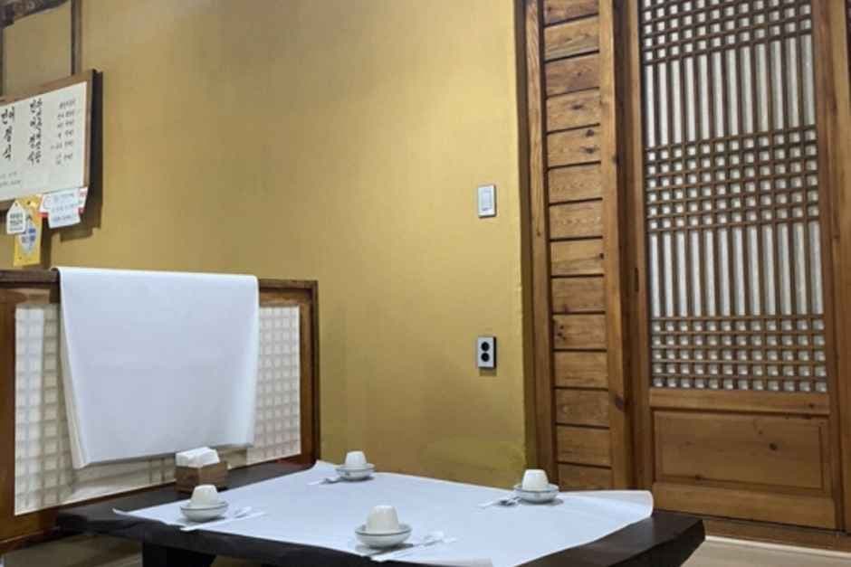 세종시_송하한정식_내부