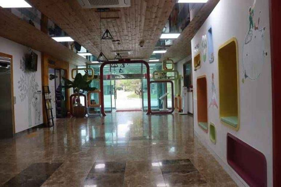 레인보우순카페_통로2