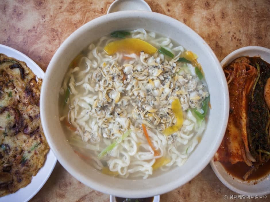 경기도_안산시_삼대째할머니칼국수_음식1