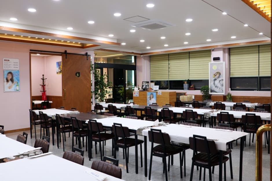 전라남도_강진군_강진만한정식_실내_2