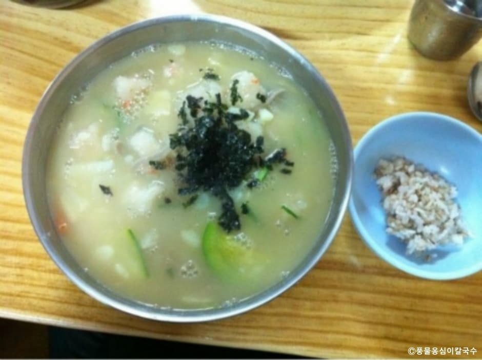 이운성_강원도_춘천시_풍물옹심이칼국수_음식3