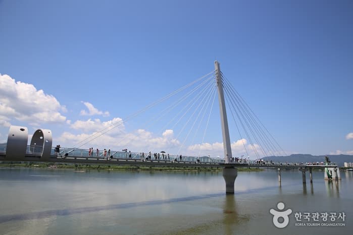 Soyanggang Skywalk (소양강스카이워크)